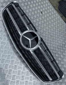 MERCEDES 447 V klasa grill atrapa distronic pod radar  oryginał 1