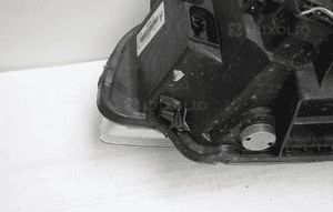 Lampa przednia prawa uszkodzone uszy BMW 1 E87 6