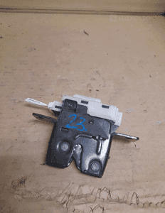 Zamek klapy bagażnika renault scenic ii 8200075240 1