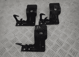RYGIEL ZAMEK MASKI  AUDI A3 8P0823480 DOSTĘPNE 3 SZTUKI 1