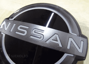 62890-6RA0A 628906RA0A NISSAN Rogue Emblemat Znaczek Grill Zderzak Przód 3