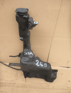 Zbiorniczek spryskiwaczy mercedes W204 2