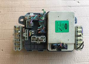 Skrzynka bezpieczników AMR5420 z modułem AMR5360 LAND ROVER DISCOVERY 1 I 1