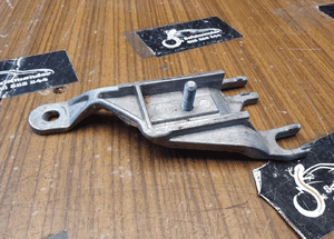 Uchwyt 8E0864283 Mocowanie Wspornik Stelaż Podłokietnik Audi A4 B6 B7 Seat Exeo 8E0864283 10