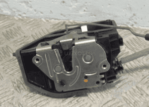 Bmw 5 E60 zamek drzwi lewy tył tylny 3