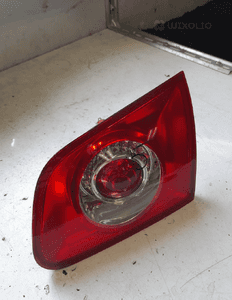 Vw passat B6 kombi lampa na klapę prawa 1