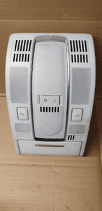 Lampka oświetlenie kabiny podsufitki Audi A6 C6 4F0947135N 2