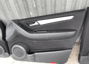 MERCEDES B 245 tapicerka boczek tapicerka drzwi podłoga bagażnika 14