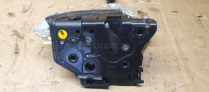 Zamek drzwi lewy tył tylny VW Passat B6 3C4839015A 2
