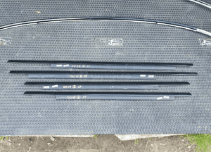 Listwa Listwy Zgarniajace Ramki Szyb Chrom Oklejone Czarne AUDI A4 B8 Sedan 7