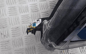 Lampa lewy / prawy przód toyota yaris iv 2020-24 rok do lekkiej polerki 6