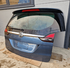Opel zafira c klapa tylna 22S 2