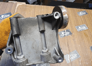 Łapa 06B903143L Uchwyt Alternator Mocowanie Wspornik 1.6 ALZ 2.0 ALT FSI 1.8 T AUDI A4 B6 B7 VW Passat 06B903143L 12