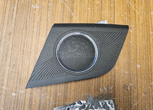 Maskownica Głosnika 8T0857227A 8T0857228A Kratka Oslona Konsoli Deski Kokpit Bang & Olufsen Audi A4 B8 A5 2
