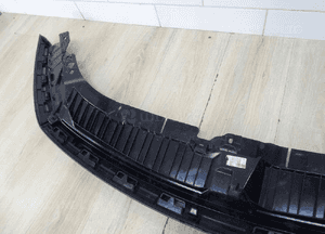 Mercedes W243 H243 eqb eqa maskownica góra pasa zderzaka A2438851401 13
