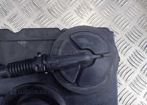 Volkswagen passat B6 pokrywa zaworów 03G103475 radom na stanie 2 sztuki skr silnikowe 13 3
