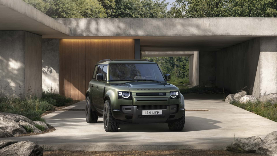 Land Rover Defender 2026 Nadal z Doładowanym Silnikiem V8