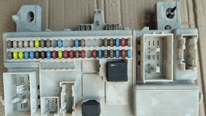 Volvo S40 II V50 moduł BSI sterownik skrzynka bezpieczników 8690719 4