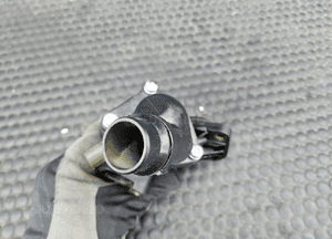 Termostat 06B121111K Obudowa Czujnik Krociec 1.8 T 2.0 ALT Audi A4 B6 B7 A6 C5 VW 6