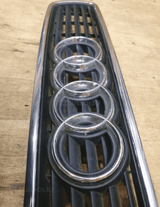 Atrapa Atrapka Gril 8D0853651E 8D0853651J Maski Ramka Chrom Znaczek AUDI A4 B5 21