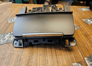 Popielniczka 8K0857951 Klapka Zapalniczka Wklad Czarna Audi A4 B8 A5 Q5 30