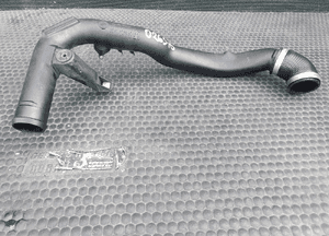 Rura 8D0145840S 3B0145834E Przewod Powietrza Kolanko Kruciec 1.9 TDI Audi A4 B5 B6 VW Passat B5 2