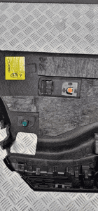 Mercedes W213 boczek bagażnika prawy A2136906403 14