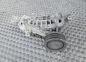 Lapa Wspornik Podpora Pompy Wspomagania Paliwa Alternator Mocowanie Rolka 2.7 3.0 TDI V6 Audi A4 B8 A5 A6 C7 A7 A8 Q5 17