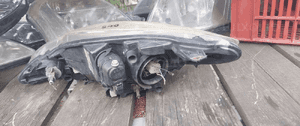 . PRZOD PRZEDNIA LAMPA PRAWA PEUGEOT 107 2