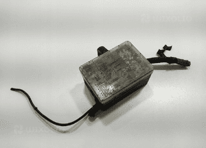 SKRZYNKA BEZPIECZNIKÓW PRZEKAŹNIKÓW OBUDOWA BMW 7 E23 1977-1986 3