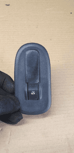 Przełącznik szyby prawy przód pasażera Opel Movano III 8200548968 1