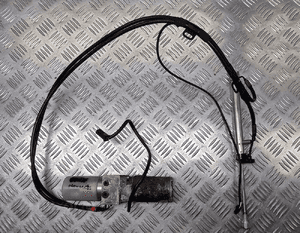 Mercedes s W221 siłownik klapy pompka A2218001548 1