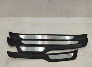 BMW E90 lift LISTWY PROGOWE NAKŁADKI 1