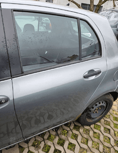 Toyota Yaris II 2 06-11 drzwi tył tylne lewe 1F8 1
