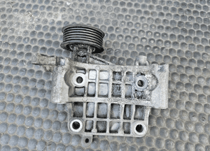 Lapa Wspornik Podpora Pompy Wspomagania Paliwa Alternator Mocowanie Rolka 2.7 3.0 TDI V6 Audi A4 B8 A5 A6 C7 A7 A8 Q5 14