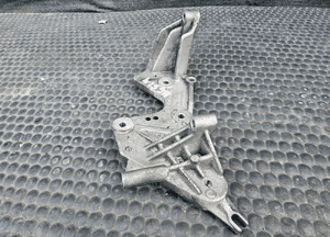 Lapa Wspornik Podpora Pompy Wspomagania Paliwa Alternator Mocowanie Rolka 2.7 3.0 TDI V6 Audi A4 B8 A5 A6 C7 A7 A8 Q5 27
