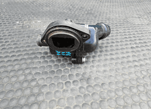 Termostat 06B121111K Obudowa Czujnik Krociec 1.8 T 2.0 ALT Audi A4 B6 B7 A6 C5 VW 17