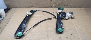 Mechanizm podnośnik szyby lewy przód BMW 1 E87 7067795S 7138465E 6927027 5