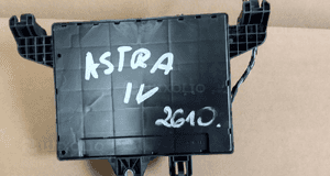 SKRZYNKA BEZPIECZNIKÓW MODUŁ BSI ASTRA J 13302300 4