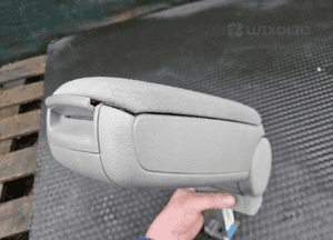 Podlokietnik 8E0864207D Lokiec Schowek Klapa Zawias Welur Jasny Platin Hell AUDI A4 B6 B7 9