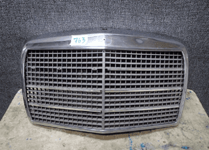 Atrapa grill mercedes W115 W114 1