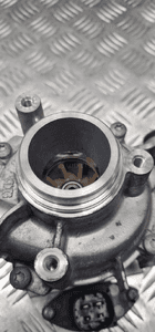 Mercedes W205 pompa wody pompka płynu cieczy A2642000100 8