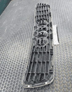 Atrapa Atrapka Gril 8D0853651E 8D0853651J Maski Ramka Chrom Znaczek AUDI A4 B5 11