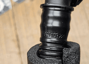 Przewód 06J103221 Powietrza Rurka Waz Króciec Odmy Odpowietrzajacy 2.0 TFSI Audi A3 A4 B8 VW Skoda Seat 13