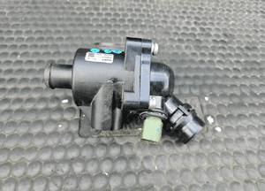 Termostat 06B121111K Obudowa Czujnik Krociec 1.8 T 2.0 ALT Audi A4 B6 B7 A6 C5 VW 1