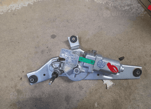 SILNICZEK WYCIERACZKI TYŁ NISSAN NOTE E11 2