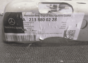 Zawias maski prawy mercedes e klasa W213 A2138800228 3