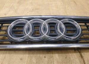 Atrapa Atrapka Gril 8D0853651E 8D0853651J Maski Ramka Chrom Znaczek AUDI A4 B5 20