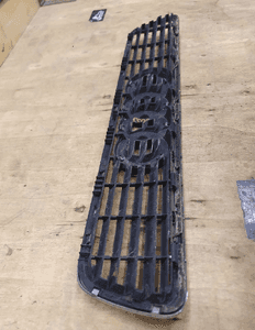 Atrapa Atrapka Gril 8D0853651E 8D0853651J Maski Ramka Chrom Znaczek AUDI A4 B5 36