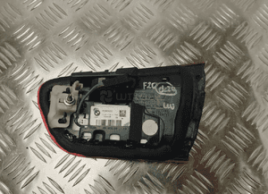 Bmw F20 F21 lampa w klapę bagażnika lewa tył 7359019 9